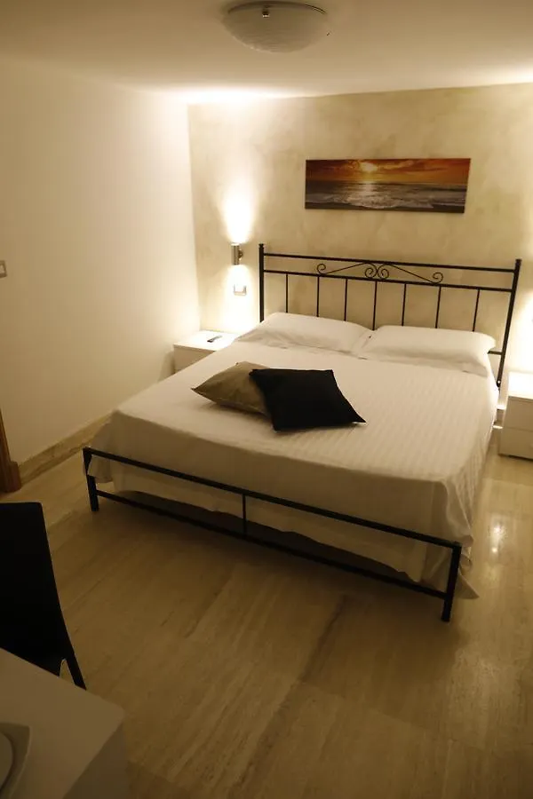 B&B Liberty 900 Catane 3*,  Italie